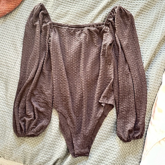Shirt and body suit lot L and XL - Picture 11 of 16